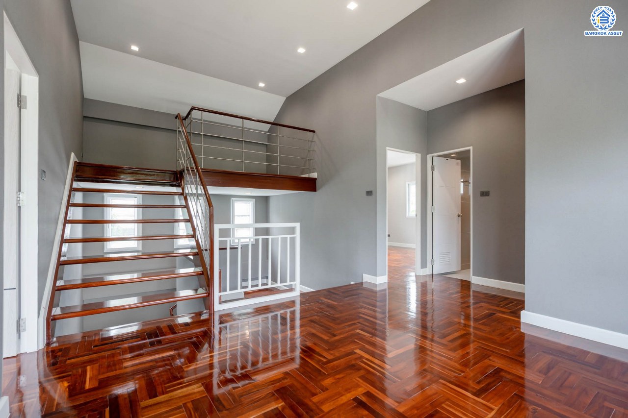 บ้านมือสองตกแต่งใหม่ ม.ศุภาลัย ออร์คิดปาร์ค1 บางแค ดีไซน์หรูหรา เนื้อที่ 117.7 ตร.ว. ฟังก์ชัน 4 ห้องนอน 4 ห้องน้ำ 1 ห้องแม่บ้าน จอดรถได้ 4 คัน บนทำเลเดินทางสะดวก เชื่อมต่อหลายเส้นทาง ใกล้เดอะมอลล์บางแค ทางด่วน "กาญจนาภิเษก" และรถไฟฟ้าสายสีน้ำเงิน "สถานีภาษีเจริญ"